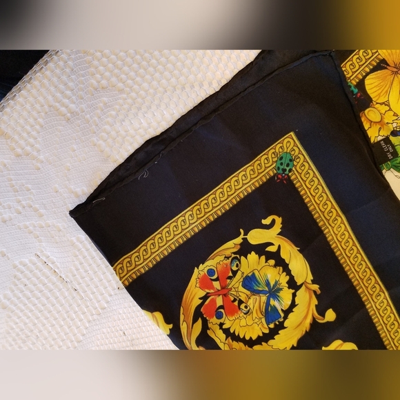 Beautiful Vintage Foulard Scarf Lady Bug Butterfly Floral Pure Silk - Picture 11 of 11